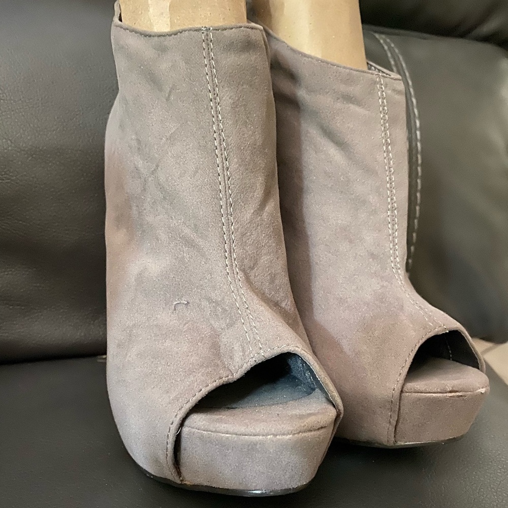 Breckelle’s Heels. US Size 6.